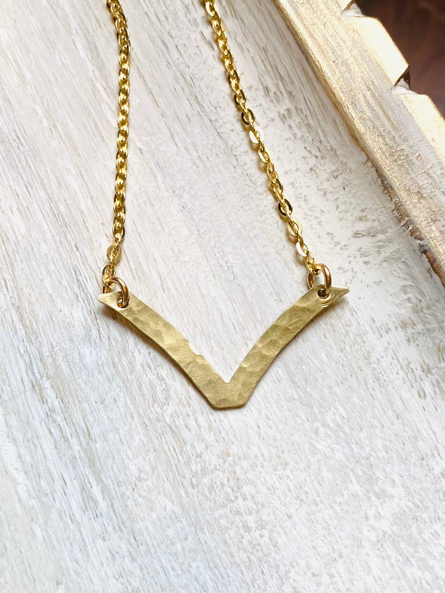Curved V Necklace—NETS108